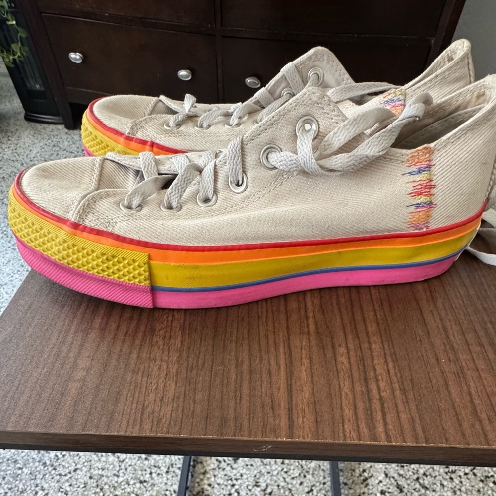 M SZ 9 / W SZ 11 Converse Chuck Taylor’s